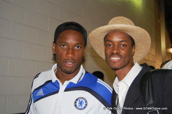 Didier-Drogba_Ib-Dabo Ib & Chelsea striker Didier Drogba after scoring a goal against AC Milan in a friendly match in 2009.